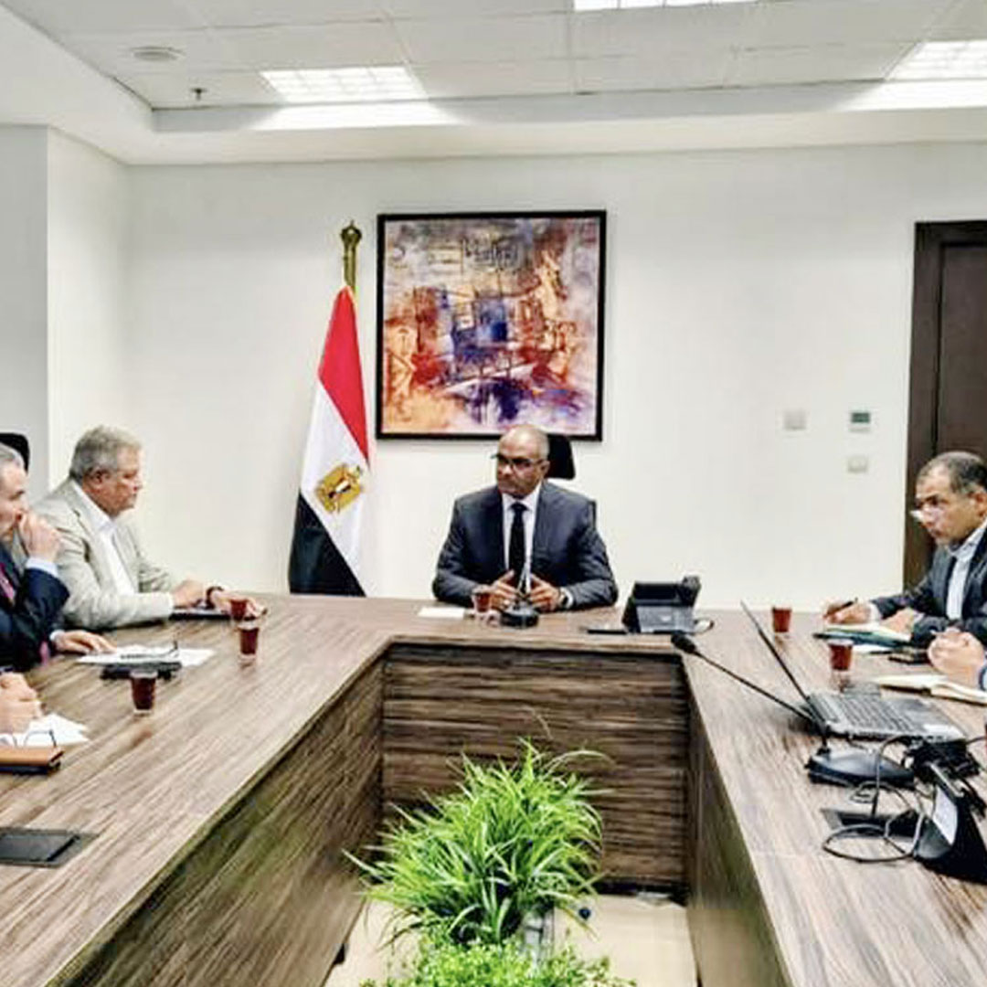 نائب وزير الاسكان يتابع موقف خدمة الصرف الصحى بمدينة دهب بمحافظة جنوب سيناء.