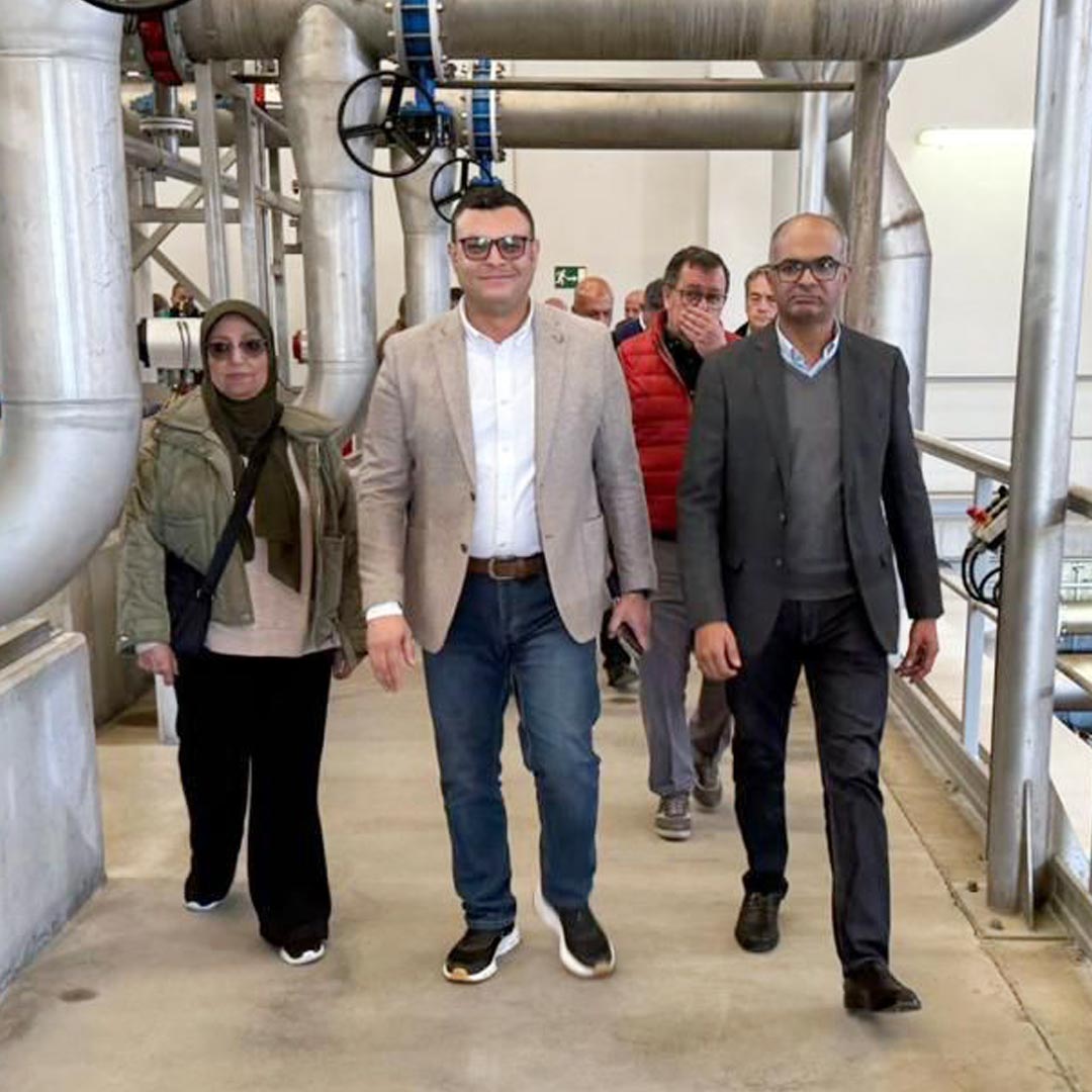 وزير الإسكان يواصل زيارته للمشروعات الرائدة لشركة "أكسيونا " الإسبانية في مجال معالجة مياه الصرف الصحي والحمأة